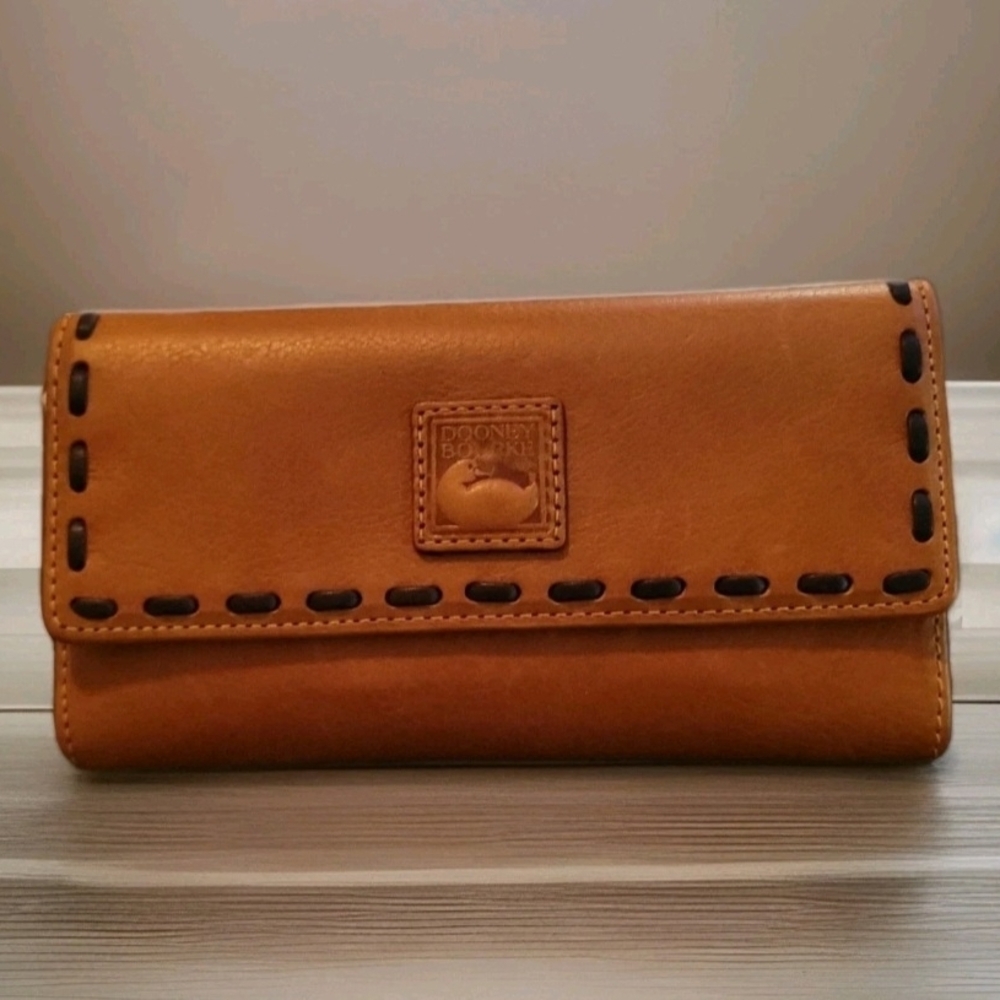 Dooney & Bourke Florentine Leather Natural Wallet NWT FINAL MARKDOWN
